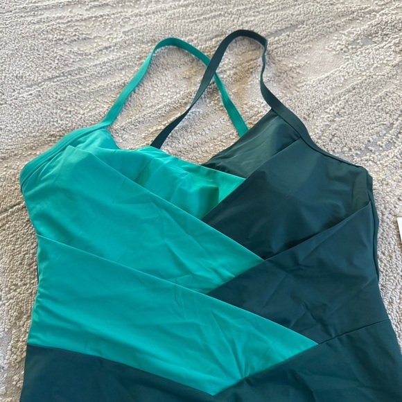 Lands End green one piece swimsuit bathing suit SlenderSuit Pleated 10 long new - Picture 13 of 14